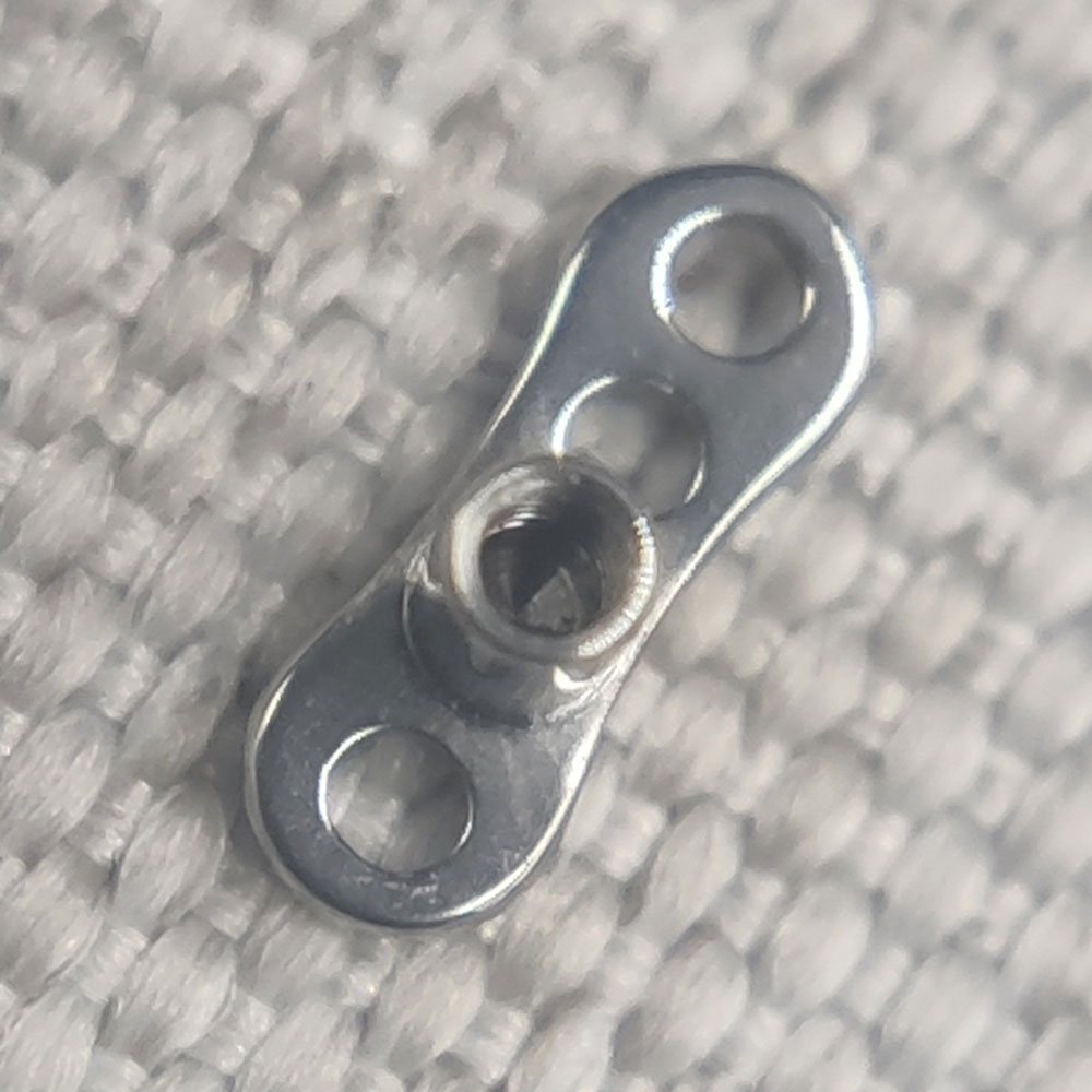14G زرع الصف التيتانيوم ASTM F - مراجعة Dermal Anchor Top وسعره