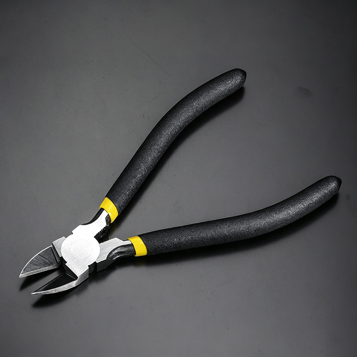 مقصات سلكية صغيرة بحجم 5 و6 و7 - مراجعة Body Jewelry Tool وسعره